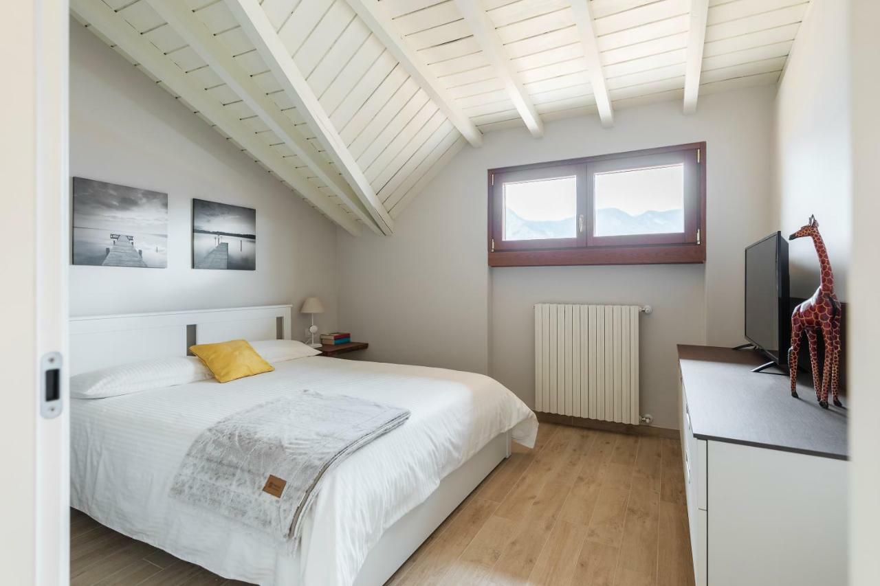 Mansarda I Cipressi Apartment Лено Екстериор снимка